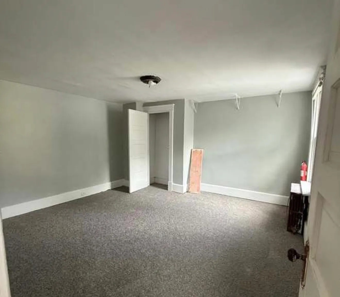 3 bed, 1300 sqft, $1,450 — Photo 2