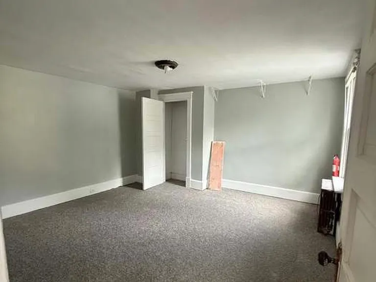 405 E Market St #B — Photo 2