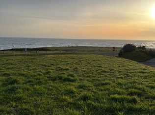 454 Lower Pacific Dr, Whitethorn, CA 95589