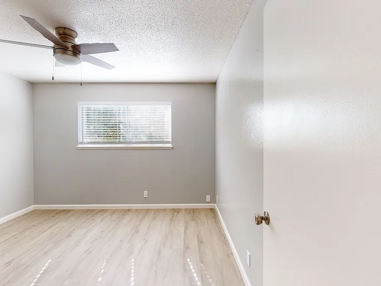 312 Rodeo Ave — Photo 17