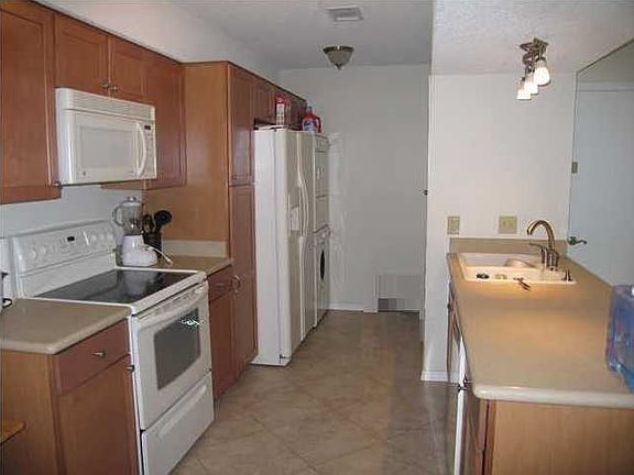 3rd image of 8035 Tippin Ave