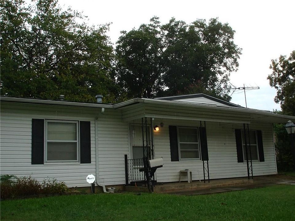 2nd image of 1820 Reever St