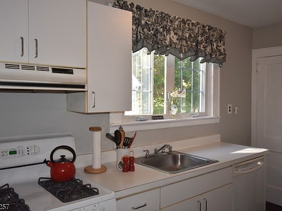 5th image of 44 Norwood Pl