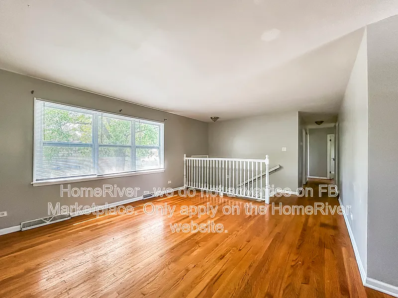 5 bed, 2.0 bath, 1056 sqft, $2,900 — Photo 2