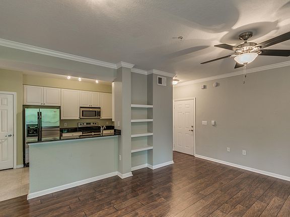 3rd image of 8539 GATE Parkway W #1628