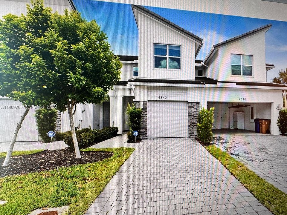 1st image of 4342 Lago Dr