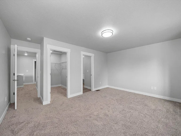 622 W 6th St — Photo 22
