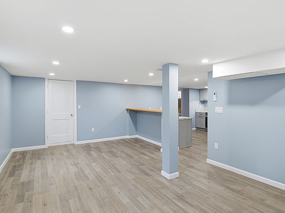 3rd image of 25 Bourne St #B