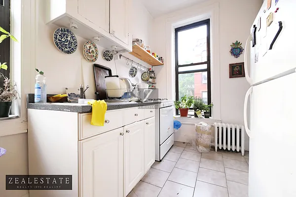 Rented by ZealEstate Group Inc | media 42