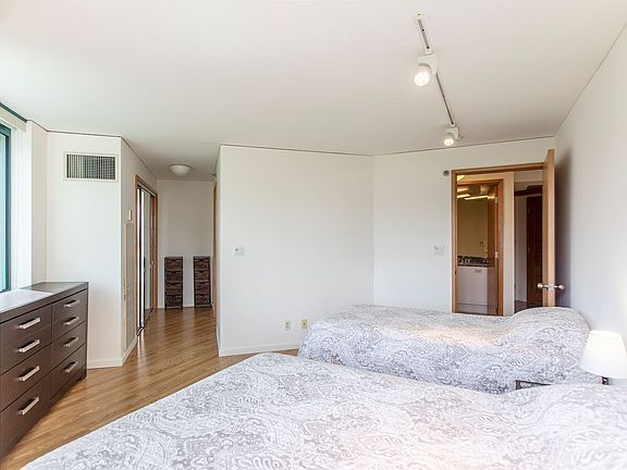 2nd image of 1888 Kalakaua Ave APT 903