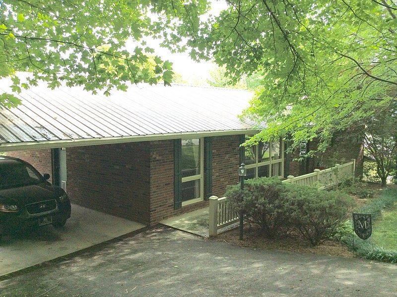 1st image of 206 Russell Dr