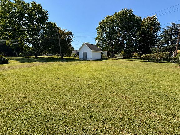 3rd image of 813 Branchwood Dr
