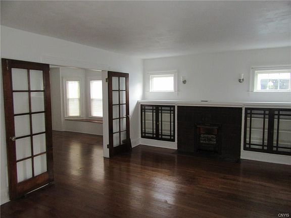 4th image of 179 Jasper St