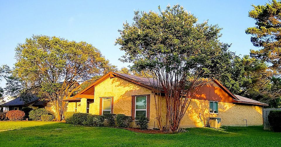 1st image of 1924 Berkner Dr