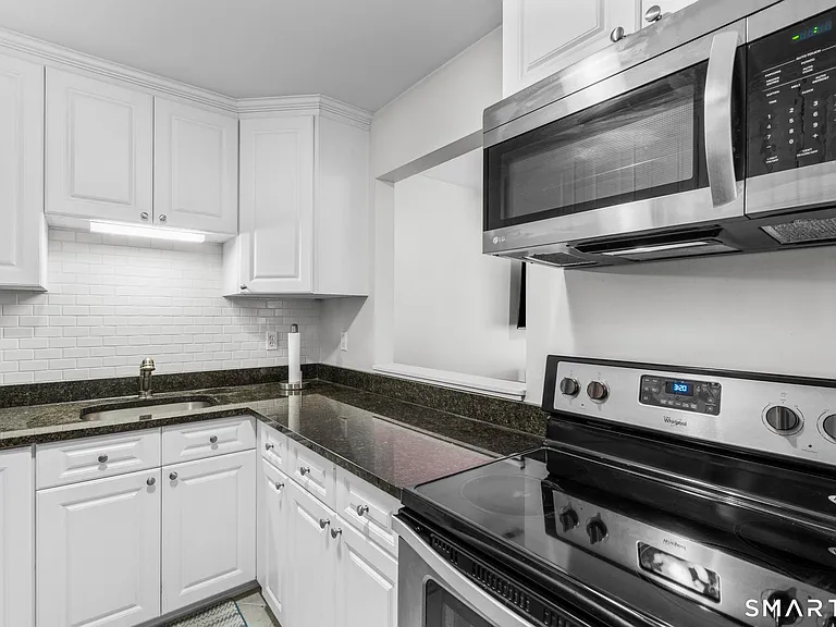 31 High St #4-2C — Photo 10