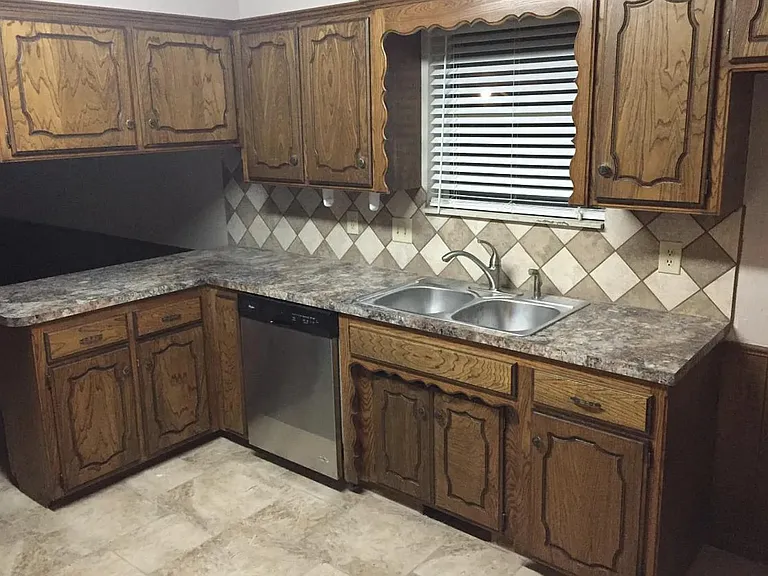 3601 Shannon Dr — Photo 2