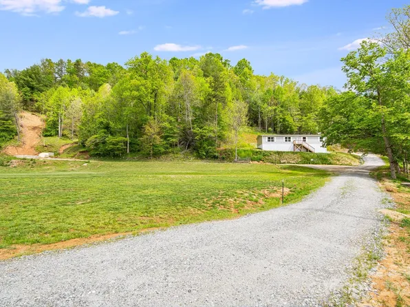 2191 Deep Gap Rd, Flat Rock, NC 28731