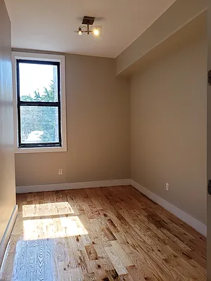 Rented by Signature Property Realty | media 32