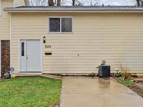 703 Meadow Pl, Ames, IA 50010