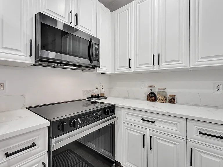 424 NE 1st Ave — Photo 16