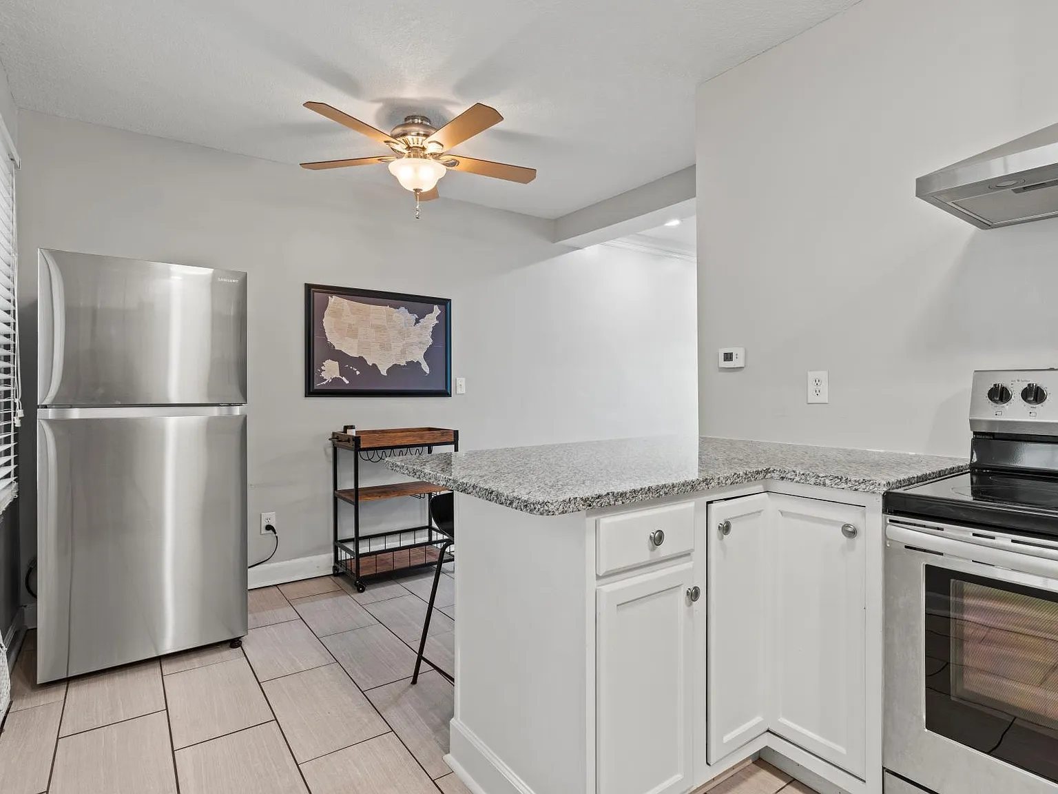 2 bed, 884 sqft, $1,690 — Photo 2