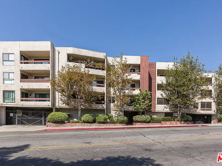 1037 N Vista St #301 — Photo 16