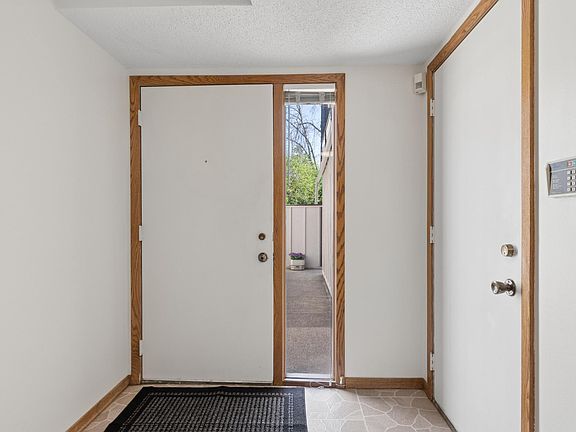 3rd image of 5831 Shores Dr