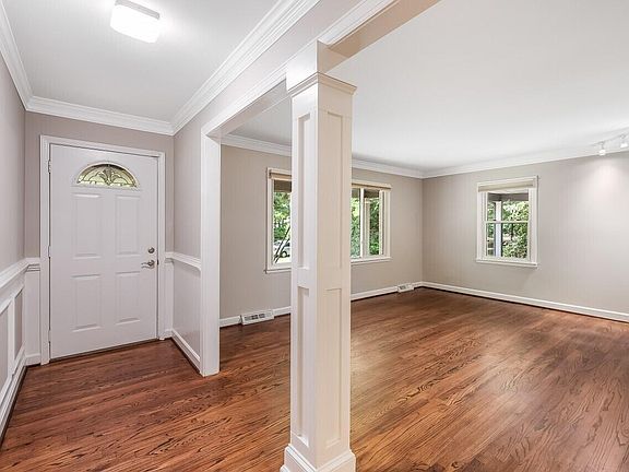 3rd image of 103 Landsbury Dr