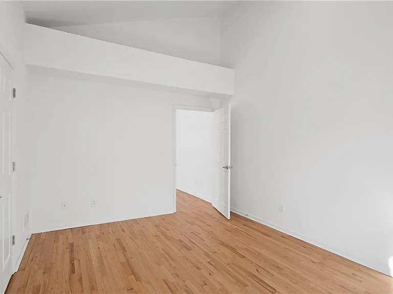 567 Winton Ter NE #E — Photo 10