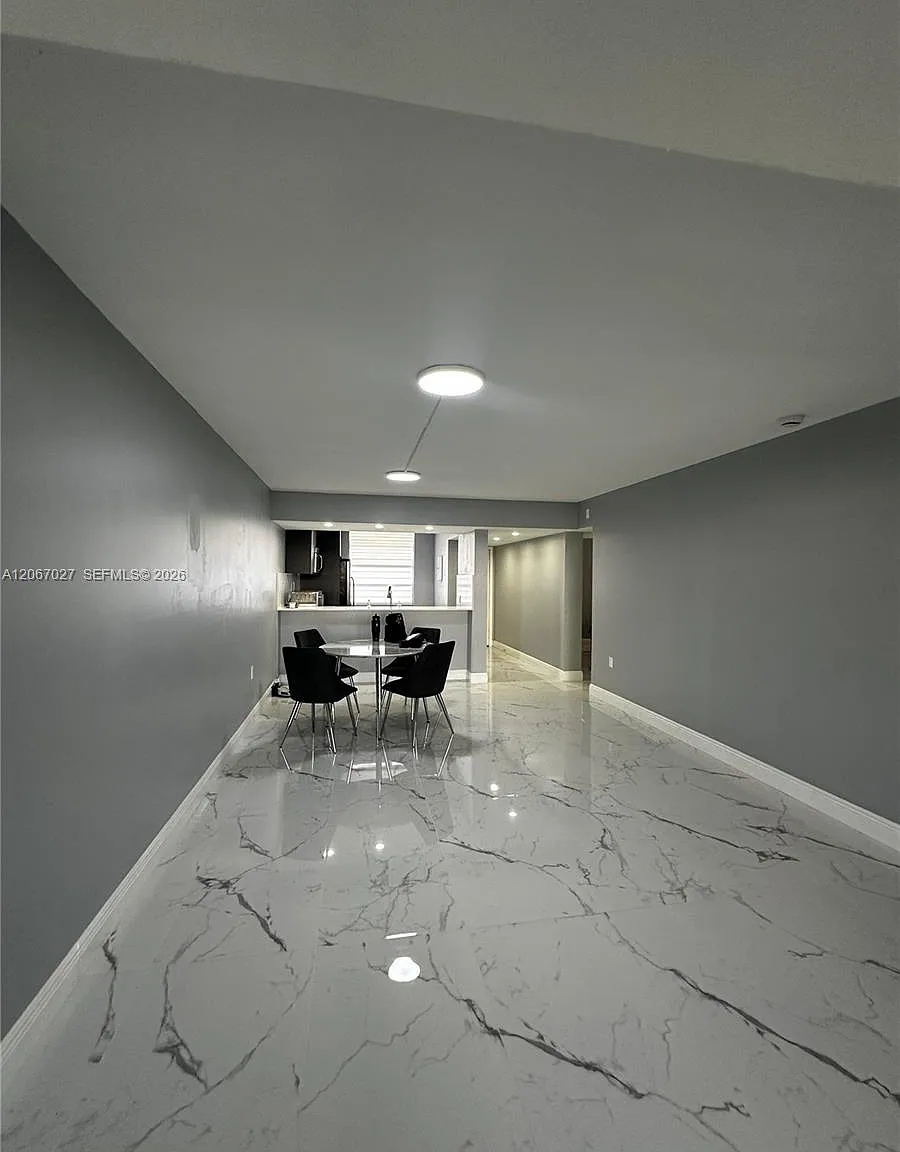 Condo 19 Of Whitehall Con — Photo 4