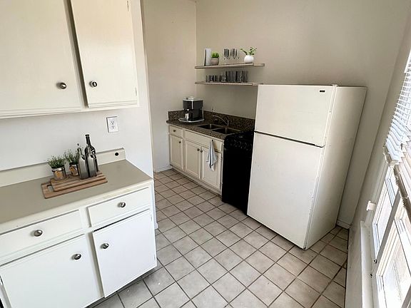 4th image of 1025 S Orange Dr APT 207