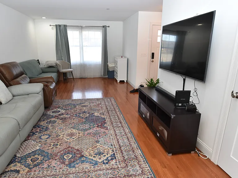 501 Old Village Cir — Photo 5