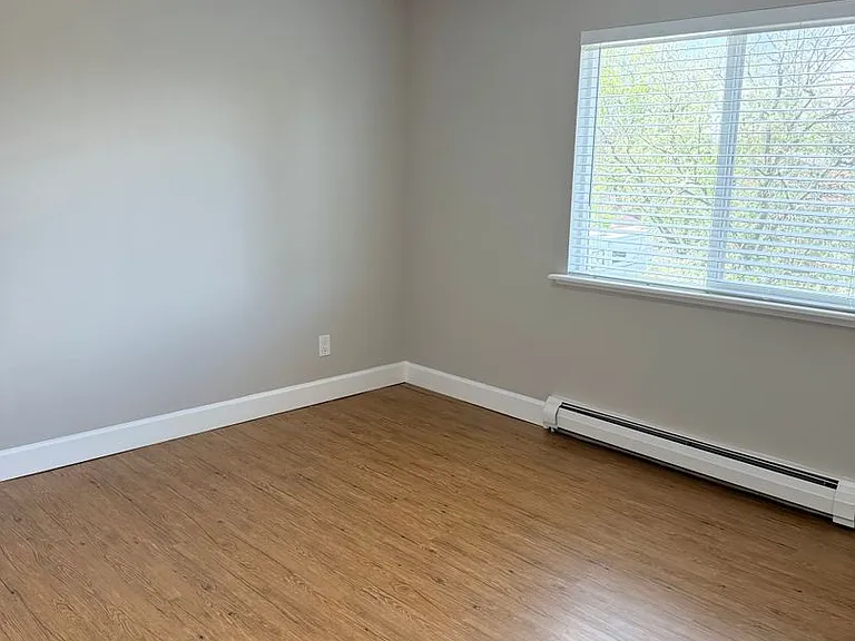 Cottonwood Creek Apartments — Photo 24