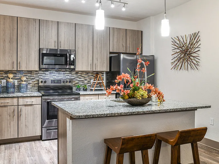 Centre Pointe Apartments — Photo 3