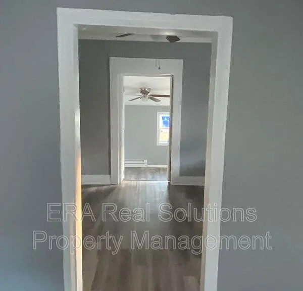 225 N 2nd St — Photo 9