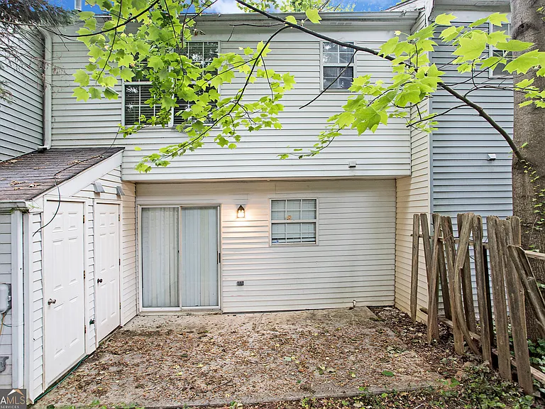 5731 Wells Cir — Photo 15