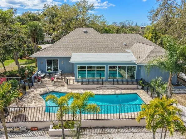 700 Tropical Cir, Sarasota, FL 34242