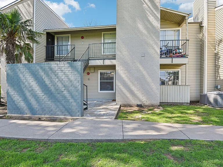 Abbey Glenn Apartments — Photo 15