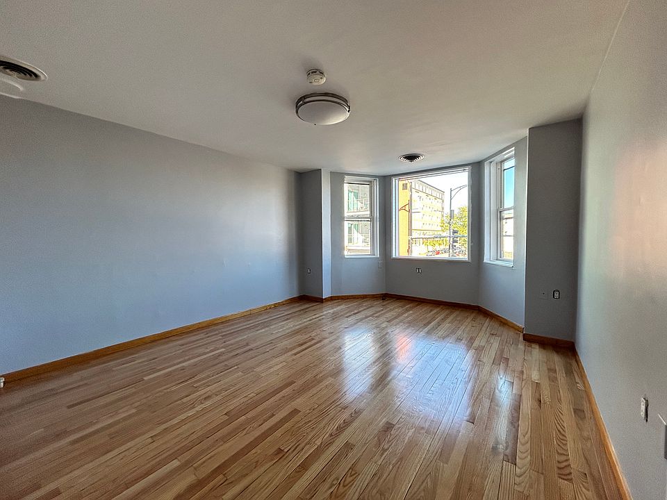 1st image of 2439 W Armitage Ave #2