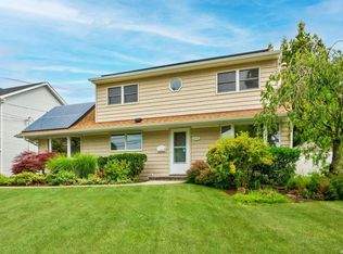 159 Smith St, Massapequa Park, NY 11762