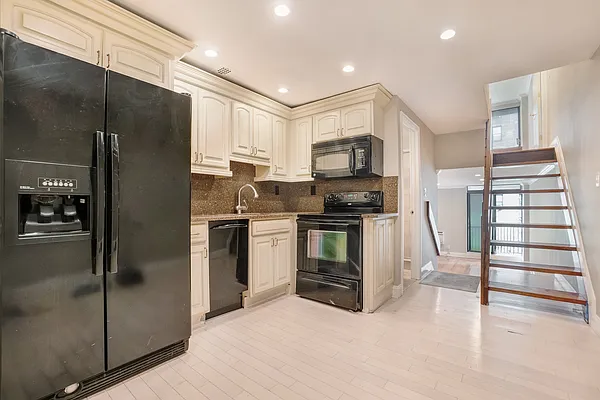 Rented by Bond New York | media 15