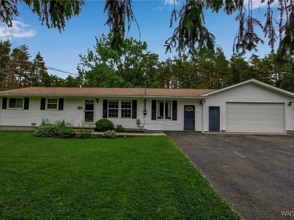 4 Cobb Ave, Delevan, NY 14042