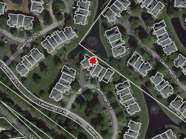 61 Lakebridge Dr S, Kings Park, NY 11754