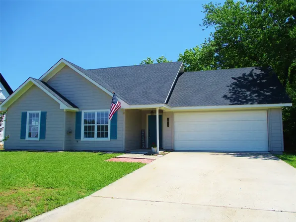 1012 Chestnut St, Bonham, TX 75418