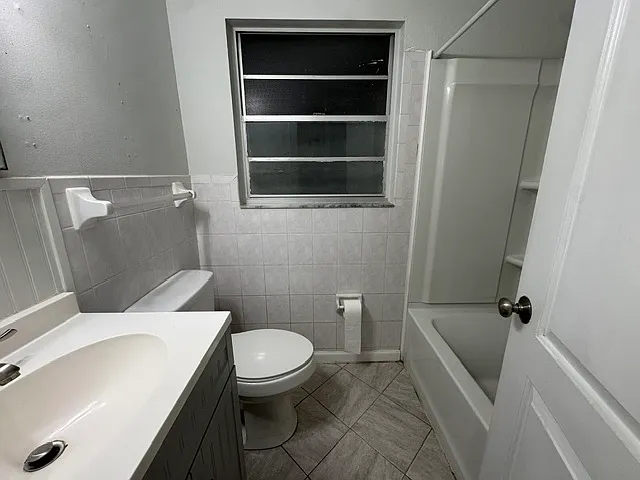 2976 Poplar St — Photo 3