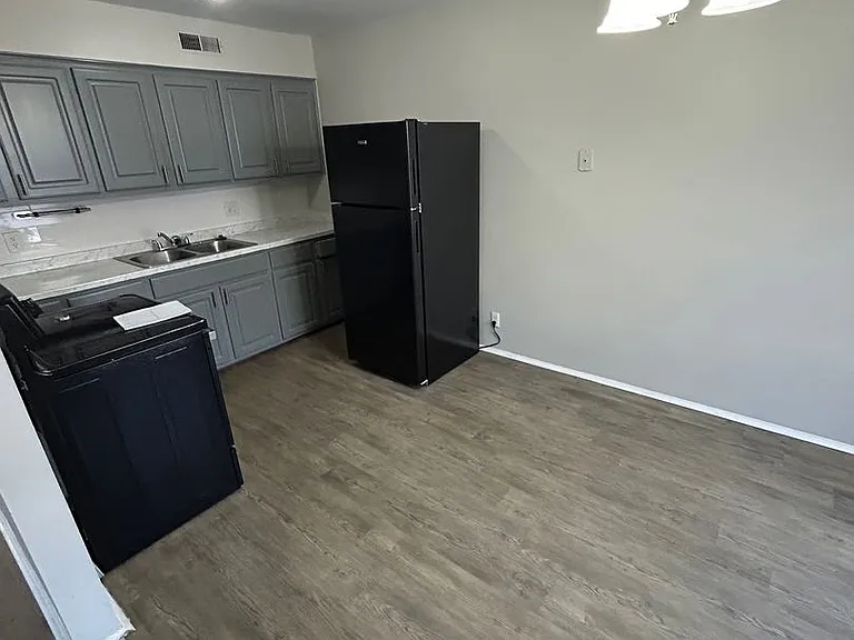 Naveen Pine Apartments — Photo 3