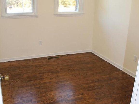5th image of 1052 Oriole Ct