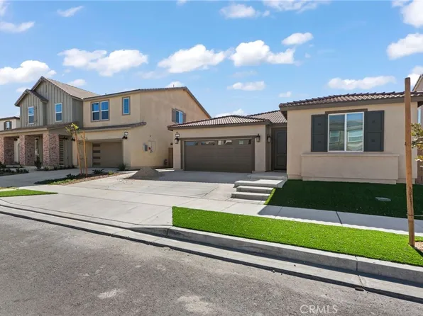 16721 Mistletoe Ln, Fontana, CA 92336