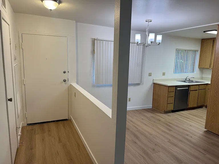 10910 Morrison St — Photo 5