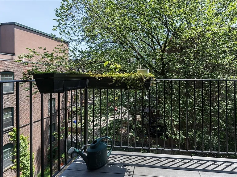 1662 Washington St #4 — Photo 6